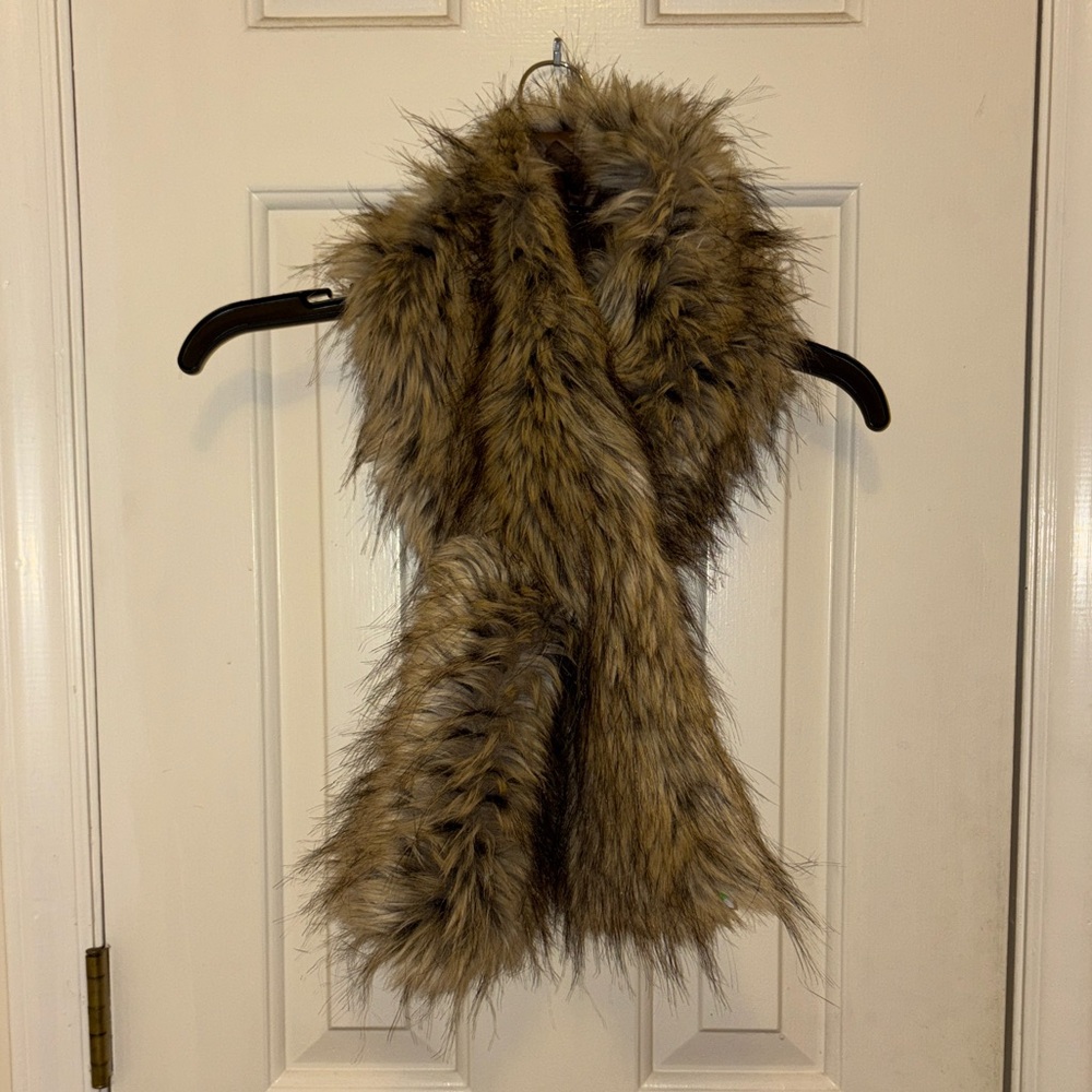 Chico’s Faux Fur Ascot Scarf Oblong Neutral NWT - Picture 2 of 7